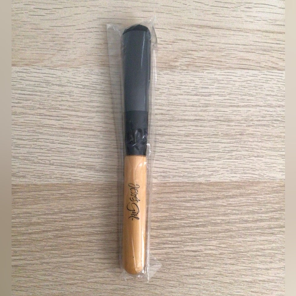 Jesse's Girl Makeup Brush 🎁